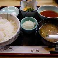 てんぷら天松 日本橋店 - てんぷら定食 (海老・魚・イカ・野菜) 920円。