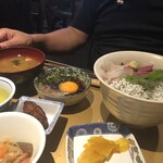 まりーな亭 - さしみとしらすの三崎丼