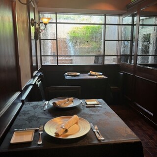 最大６名様までの半個室
                                          デートはもちろん、顔合わせや接待でお使いください