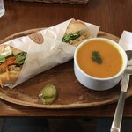 THE THREE LITTLE PIGS - 