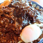 くいしん坊 - ハーフ＆ハーフのとんかつカレー（温玉トッピング）