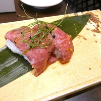 飛騨牛一頭家 馬喰一代 長良本家 - 飛騨牛握り