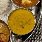 スパイス料理ナッラマナム - 秋鮭と南瓜こココナッツ