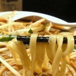 信長 - 台湾拉麺の麺のアップ