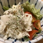 大衆酒場酔いどれ - いぶりがっこサラダ