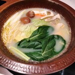 博多水炊き・鶏すき鍋 西新初喜 - 水炊き