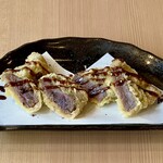 天ぷらとワイン 小島 - 牛もも肉の天ぷら ～バルサミコと塩麴ガーリック～