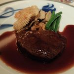 アピシウス - A5級牛ヒレ肉のポワレ