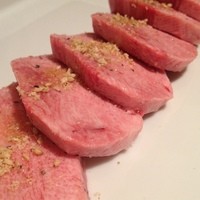 焼肉 銀座コバウ 特別室 - 極上タン元、恐るべし旨さ。