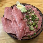 大和水産 - 大トロ4枚、ネギトロいっぱいで美味しいです