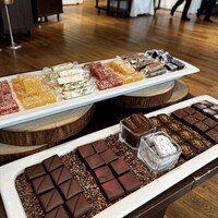 ソンブルイユ TOKYO - ミニャルディーズ。パートドフリュイとキャラメルとショコラ。