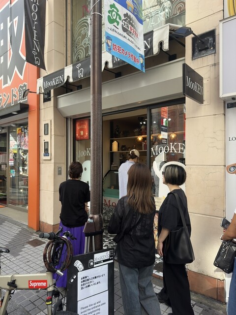 『行列のできるシュークリーム専門店』by ひぐたつちゃんねる : MooKEN （モーケン） - 心斎橋/ケーキ [食べログ]