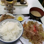 大衆食堂ちとせ - パパさんの日替わり(焼きそばバージョン)定食。