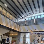 ウッドミルブルワリー・京都 - 駅の中の広場