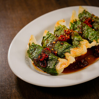 合法ハーブ餃子をはじめ、バラエティ豊なラインナップ