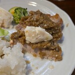 キッチン ブルー グローブ - ポテサラを乗せて