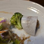 キッチン ブルー グローブ - ズッキーニ、デュクセル、お新香乗せて