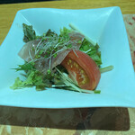 ステーキ・海鮮　リヤン・ド・ファミーユ - サラダ　イタリアンドレッシングかなぁ⁇ 中に山菜が入る定番の品