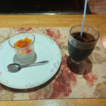 ステーキ・海鮮　リヤン・ド・ファミーユ - デザートは黄桃、白桃のヨーグルトですが生クリームがたっぷりで美味しかったですよ！