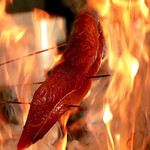 お魚処 藁ヤキ炭ヒデ - 料理写真:藁焼き調理風景