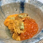 すし匠 - ウニの食べ比べとイクラの子丼