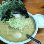 カマリヤ 大将 - ラーメン（中）＋味付玉子＋のり増＋小ライス