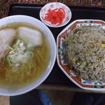 こく一番 ラーメン みどりや - 炒飯とスープ代わりの塩ラーメン 750円