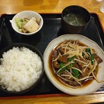 日替わりのレバニラ炒め。