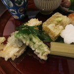 土家 - 26年4月　白魚桜庭巻き・タラの芽天麩羅、蕗の薹梅煮、大根梅煮