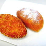 Ryuugetsu Dou - 牛肉たっぷりカレーパンとバニラクリームパン