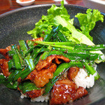 さん源醤 - セットの牛ホルモン丼