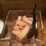 料理屋 なすび 新富町店 - らっきょうのワイン漬け