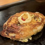 象屋 - ボリュームも十分 
      
      生地はしっとりやわらか ꒰ღ˘◡˘ற꒱ 飲める！
      けど、熱いから飲んだらヤケドするで