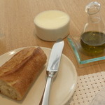 ミクニ マルノウチ - パン