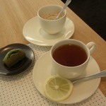 ミクニ マルノウチ - レモンティーと東京フィナンシェ