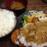 ハイライト食堂 - ジャンボチ白雪キンカツ。白雪＝大根おろしタップリ。ポン酢を掛けた後で見た目がアレです・・。