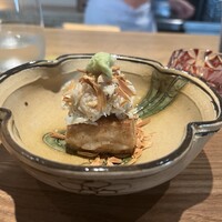 日本料理FUJI - 落花生（おおまさり）の揚げ豆腐
                    ドウマンガニを乗せて