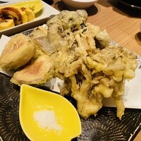 和食日和 おさけと 神保町 - 茸と無花果の天麩羅盛り合わせ