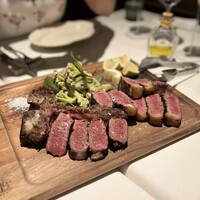 LA TEGOLA - 骨付き牛ビステッカ アイルランド産 ヘアフォード牛のTボーン ¥2,900/100g