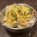 ロビンズインドキッチン - 最初に出てくるサラダのマンゴードレッシングは相変わらず他にないクセになる味です