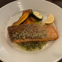 パリアッチョ 丸の内仲通り店 - サーモンのグリル　香草バターソース