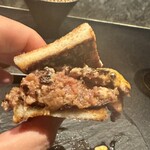 西麻布 焼肉 X - テリヤキソースが溢れてます