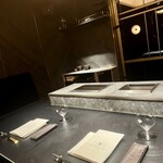 西麻布 焼肉 X - 室内（座席側から）