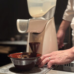 西麻布 焼肉 X - 目の前でごま油を精製