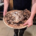 郷土料理ともん - マグロやカニ漁のドキュメンタリーのような世界な訳ですよ天然きのこも