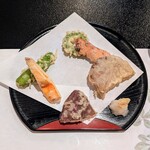 郷土料理ともん - ウスヒラタケに、森の鶏肉ことマスタケや、ニンギョウタケ、キクラゲなど