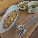 Cafe&Dining にこり - パスタセット〔えび&ベーコン〕ペペロンチーノ※スープ&サラダ付き