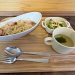 Cafe&Dining にこり - パスタセット〔えび&ベーコン〕ペペロンチーノ※スープ&サラダ付き