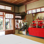 長島 - 旧暦の4月のみ展示の雛人形。お客さんが帰られた後見せてくれました。江戸、明治、大正、昭和初期のだそうです<2014.04>