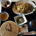 Chuubou Sansaizen - 揚げだし豆腐和風肉あんかけ：揚げだしも大きくてあんの味も濃いのでご飯が進む。